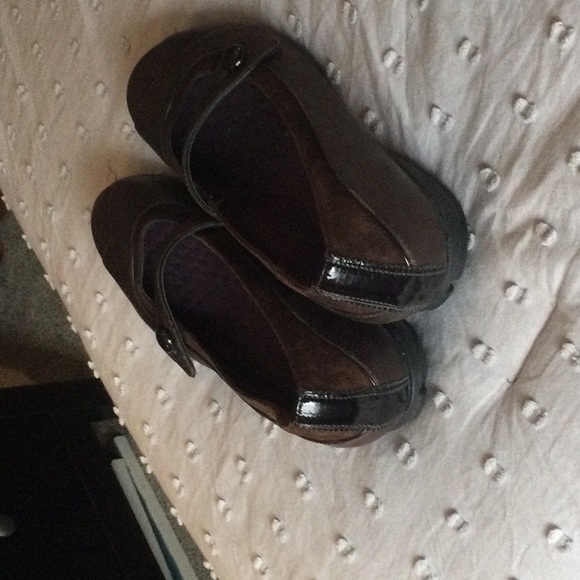 Shoes - Picture 3 of 4